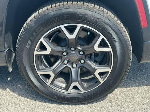 Used 2023 Jeep Wagoneer L Series III w/ Preferred Equipment Group image 6