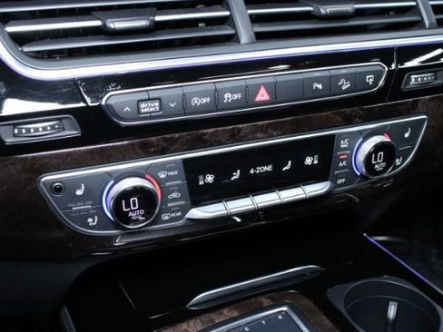 Used 2017 Audi Q7 3.0T Prestige w/ Prestige Package image 18