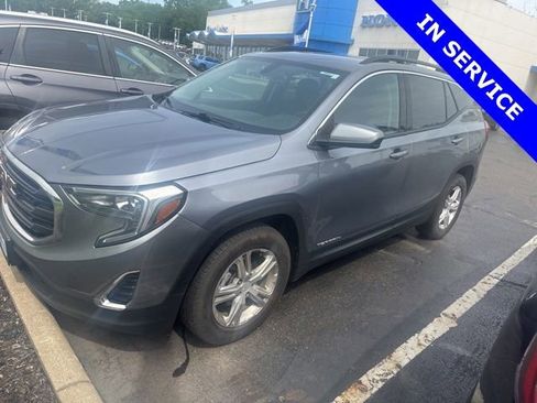 Used 2018 GMC Terrain SLE w/ Driver Convenience Package FWD image 2