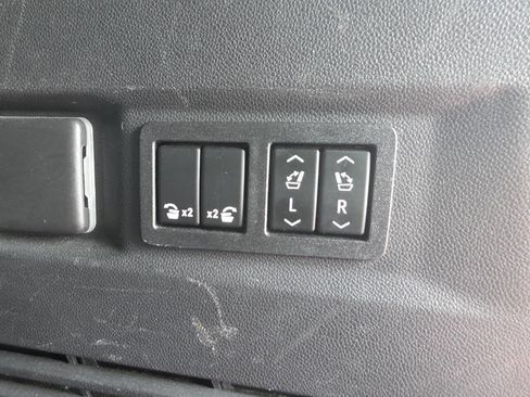 Used 2022 GMC Yukon Denali image 52