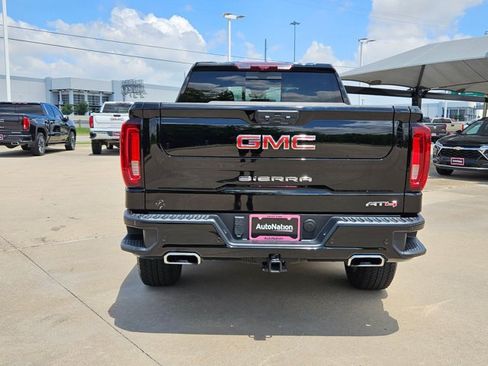 Used 2025 GMC Sierra 1500 AT4 w/ AT4 Premium Package AWD/4WD image 8