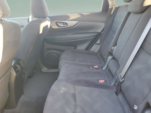 Used 2016 Nissan Rogue SV w/ SV Premium Package image 11