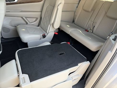 Certified 2026 Volkswagen Atlas SE w/ Panoramic Sunroof Package FWD image 30