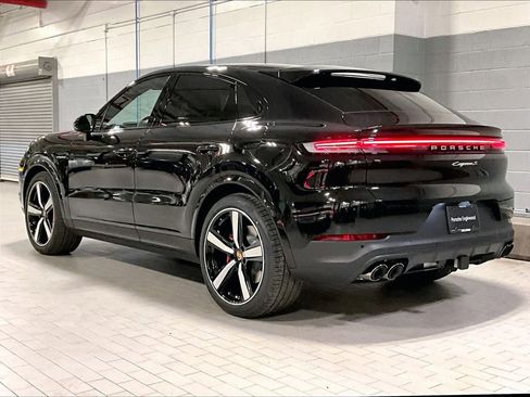 Used 2026 Porsche Cayenne S AWD/4WD image 3