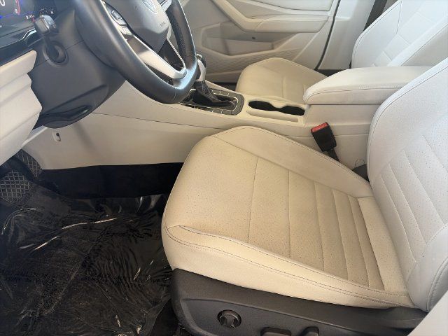 Used 2024 Volkswagen Jetta SE w/ Panoramic Sunroof Package FWD image 19