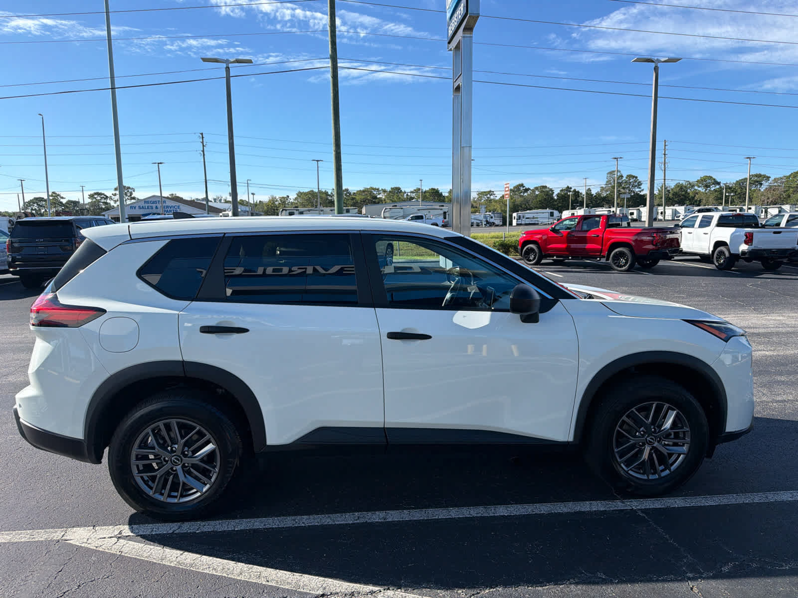 Used 2024 Nissan Rogue S AWD/4WD image 6