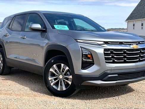 Used 2026 Chevrolet Equinox LT AWD/4WD image 3