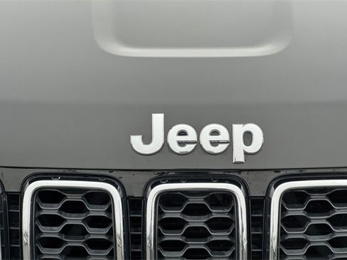 Used 2022 Jeep Grand Cherokee Limited image 39
