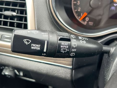 Used 2017 Jeep Grand Cherokee Overland w/ Jeep Active Safety Group image 25