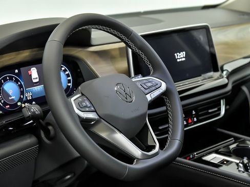 New 2026 Volkswagen Atlas Cross Sport SE image 10