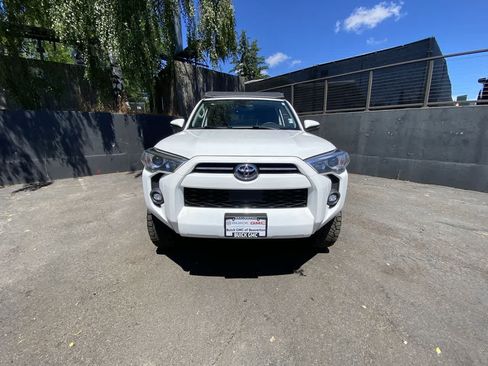 Used 2022 Toyota 4Runner SR5 Premium w/ Moonroof Package AWD/4WD image 9
