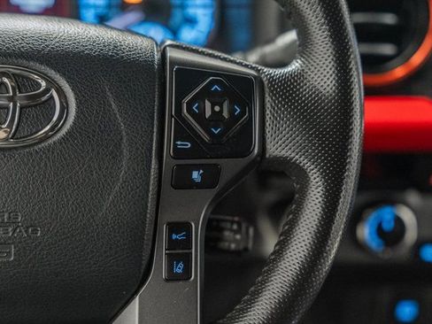 Used 2018 Toyota Tacoma TRD Off-Road image 30