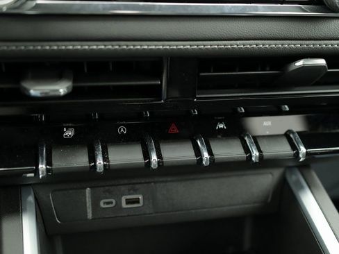 Used 2024 Chevrolet Colorado LT w/ LT Convenience Package II image 17