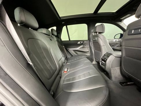 Used 2022 BMW X5 M50i image 23