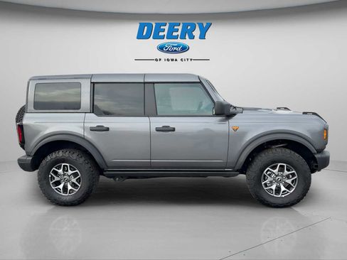 Used 2025 Ford Bronco Badlands image 7