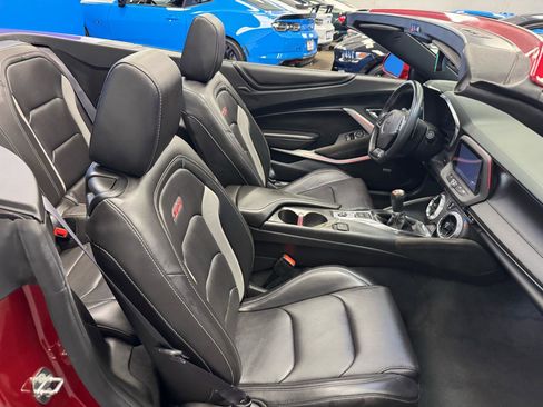 Used 2017 Chevrolet Camaro SS RWD image 18