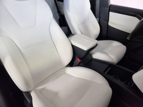 Used 2020 Tesla Model X Long Range image 10