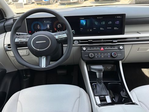 Used 2025 Hyundai Tucson SE FWD image 22