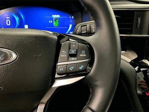 Used 2024 Ford Explorer Platinum w/ Technology Package image 24