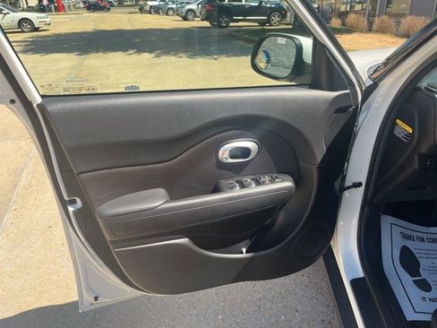 Used 2018 Kia Soul FWD image 10