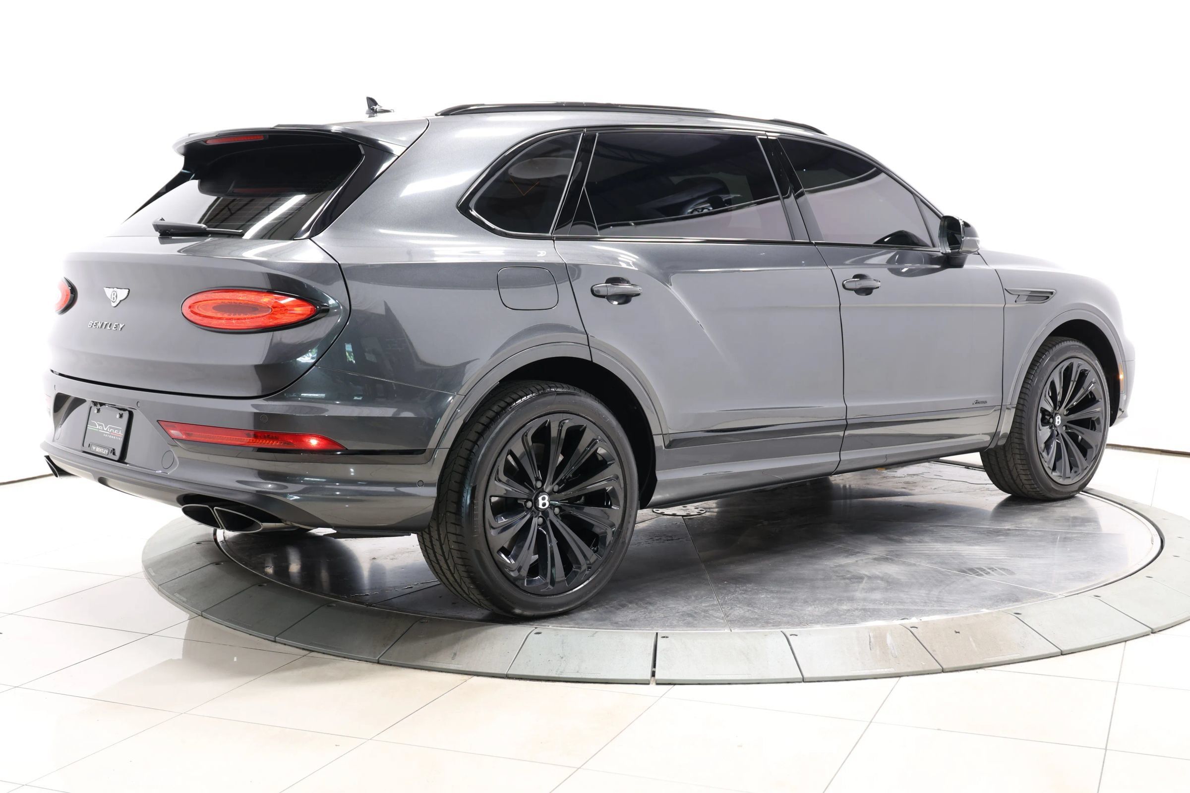 Used 2023 Bentley Bentayga Extended Wheelbase AWD/4WD image 5