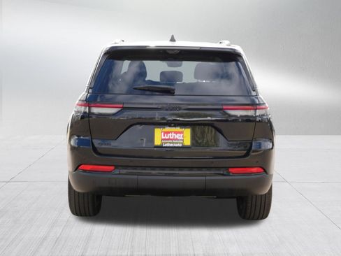 Used 2023 Jeep Grand Cherokee Limited w/ Luxury Tech Group II AWD/4WD image 6