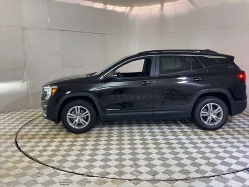 Used 2023 GMC Terrain SLE w/ Driver Convenience Package image 5