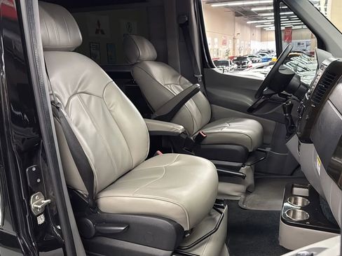 Used 2016 Mercedes-Benz Sprinter 2500 image 29