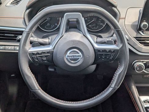 Used 2022 Nissan Altima 2.5 SR FWD image 11