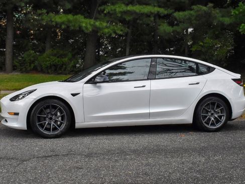 Used 2023 Tesla Model 3 Standard Range RWD image 3