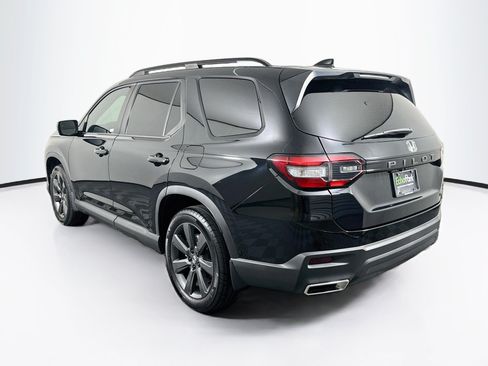 Used 2023 Honda Pilot Sport image 5