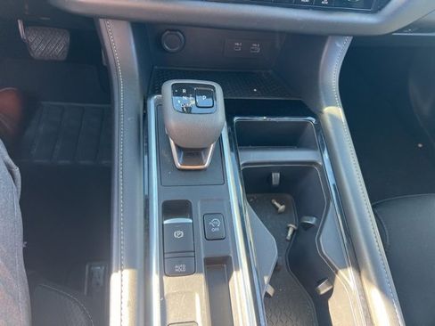 Used 2024 Nissan Pathfinder SV image 12