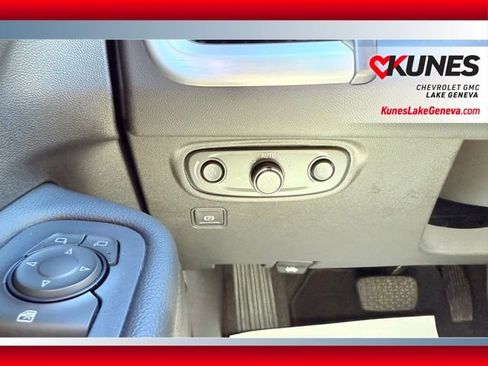 Used 2024 GMC Terrain SLT image 45