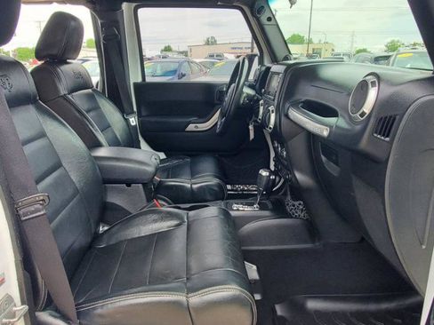 Used 2012 Jeep Wrangler Unlimited Sahara w/ Dual Top Group AWD/4WD image 14