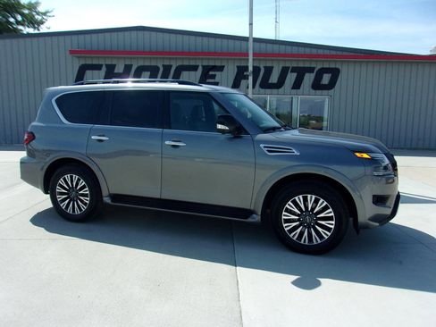 Used 2023 Nissan Armada SL w/ Midnight Edition Package image 3