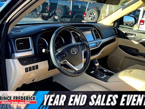 Used 2017 Toyota Highlander XLE image 12