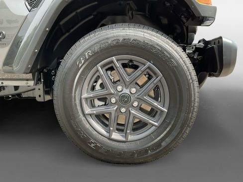 New 2025 Jeep Gladiator Sport image 8