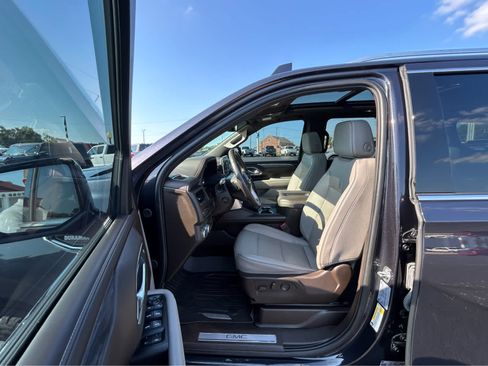 Used 2023 GMC Yukon XL SLT w/ SLT Premium Package AWD/4WD image 18