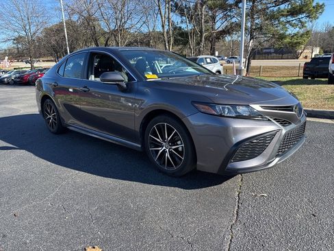 Used 2023 Toyota Camry SE image 7