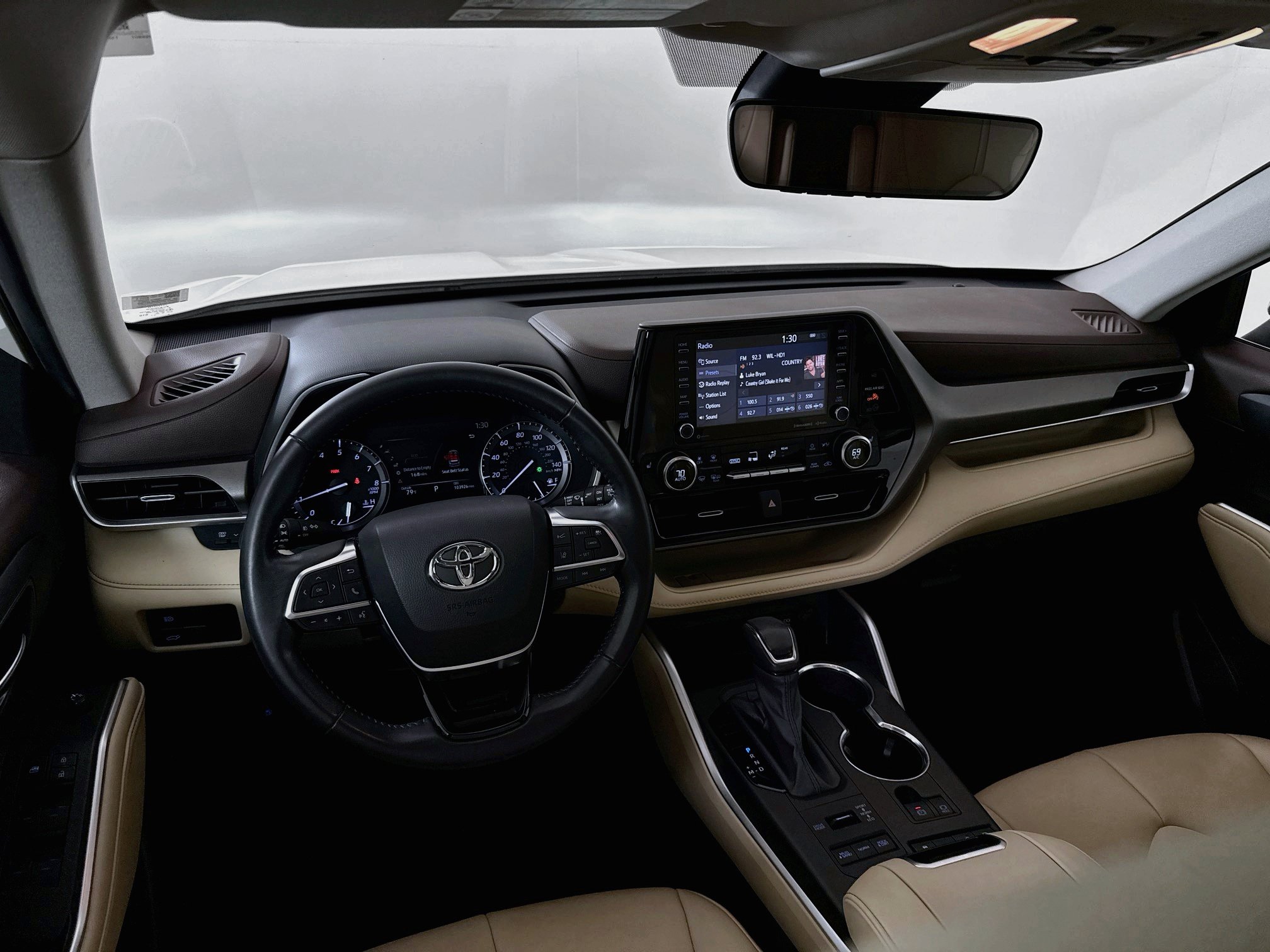 Used 2020 Toyota Highlander XLE AWD/4WD image 24
