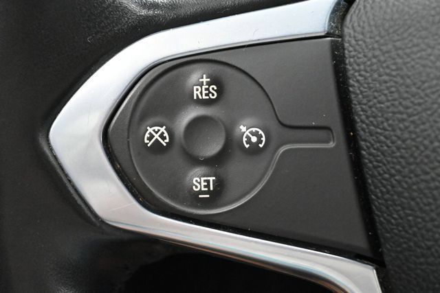 Used 2021 Chevrolet Traverse LT w/ LPO, Blackout Package FWD image 8