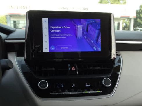 Used 2025 Toyota Corolla LE image 28