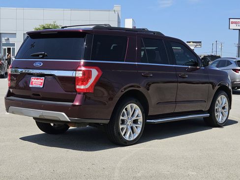 Used 2020 Ford Expedition XLT w/ Equipment Group 202A RWD image 4