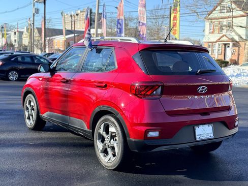 Used 2023 Hyundai Venue Limited image 8