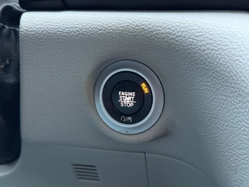 Used 2018 Chrysler Pacifica Limited image 46