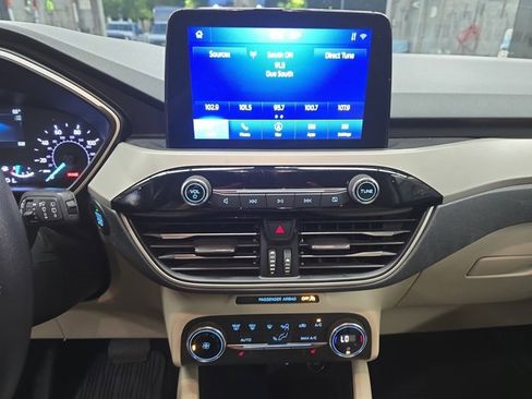Used 2020 Ford Escape SE image 19