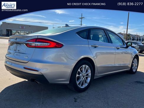 Used 2020 Ford Fusion SE FWD image 3