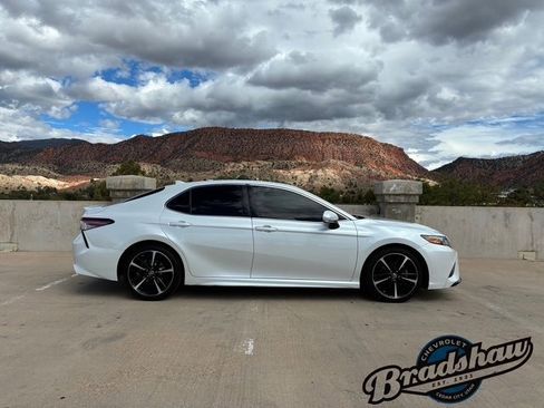 Used 2019 Toyota Camry XSE image 3