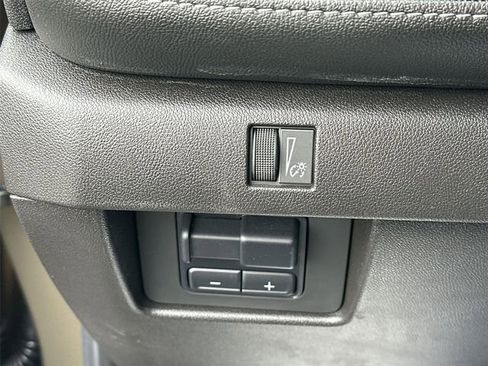 Certified 2024 Chevrolet Colorado LT w/ LT Convenience Package II AWD/4WD image 18