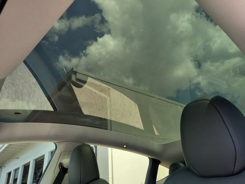 Used 2023 Tesla Model Y Long Range AWD/4WD image 13
